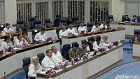 menteri-kehutanan-raja-juli-mengusulkan-tambahan-anggaran-rp-62-triliun-untuk-sewa-helikopter-dan-water-bomber-dalam-penangana-1788268805625_169