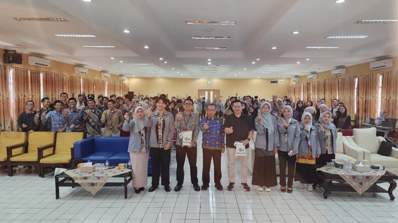 Para peserta mengikuti sesi edukasi dalam Sekolah Pasar Modal Syariah yang diselenggarakan MNC Sekuritas dan GIS BEI PNJ.