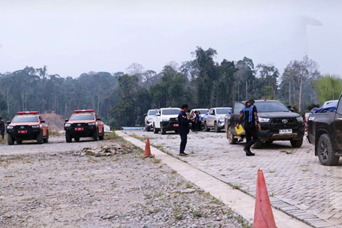Warga di Kecamatan Long Pahangai, Mahakam Ulu, menerima bantuan pangan dan kesehatan sebagai respons atas dampak kemarau panjang yang melanda wilayah perbatasan.