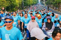 Ribuan peserta memadati garis start, menandai geliat event lari yang kini menjadi pendorong utama sport tourism dan ekonomi lokal.