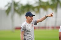 Pelatih Persija Jakarta, Shin Tae-yong, menyampaikan harapan agar timnya dapat menjamu Persib Bandung di Jakarta.