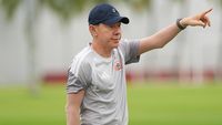 Pelatih Timnas Indonesia, Shin Tae-yong, di tengah laporan diskriminasi yang mendesak Komdis PSSI bertindak tegas.