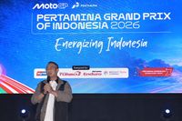Pengunjung antusias menyaksikan siaran langsung MotoGP San Marino dalam acara nonton bareng yang diselenggarakan Pertamina sebagai bagian dari kampanye pembangunan antusiasme MotoGP Mandalika 2026.
