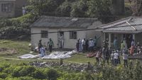 Suasana pesta yang berubah menjadi lokasi kejadian penembakan massal di sebuah kota di Afrika Selatan, menewaskan 11 orang.
