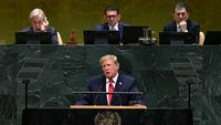Presiden Donald Trump menyampaikan pidatonya yang khas di Sidang Majelis Umum PBB, sebuah platform yang ia gunakan untuk secara terbuka memuji dan mengkritik negara-negara di hadapan pemimpin dunia.