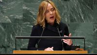 Perwakilan pemerintah Italia membahas rancangan kebijakan pendidikan baru yang menuai kontroversi terkait larangan cadar dan pembatasan siswa asing.