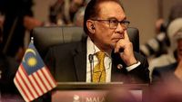 Perdana Menteri Malaysia Anwar Ibrahim menyampaikan pernyataan resmi tentang kebijakan luar negeri Malaysia terkait kargo Israel.