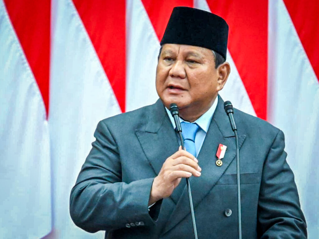 Prabowo Subianto menekankan fokus pemerintah pada isu-isu fundamental seperti ketahanan pangan dan kemandirian energi sebagai pondasi kekuatan bangsa.