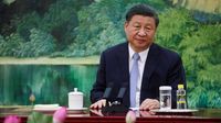 Presiden Tiongkok Xi Jinping (kiri) dan Perdana Menteri Inggris Rishi Sunak (kanan) dalam potret terpisah. Kedua pemimpin melakukan pembicaraan telepon untuk membahas kerja sama di tengah perbedaan global.