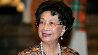Jenazah Dr. Siti Hasmah Mohamad Ali, istri Tun Dr. Mahathir Mohamad, dimakamkan di Makam Pahlawan Putrajaya pada Senin (28/9) sore.