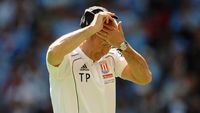 Tony Pulis saat melatih Stoke City, merasa dicurangi oleh Manchester City terkait kasus manipulasi keuangan yang memengaruhi hasil Final Piala FA 2011.