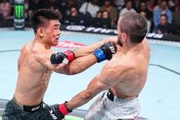 Umar Nurmagomedov tak berdaya setelah menerima pukulan 'shovel uppercut' mematikan dari Song Yadong di lanjutan UFC.