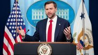 Senator AS JD Vance saat menyampaikan pandangannya mengenai konflik di Timur Tengah dan hubungan AS-Iran.
