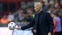 Zinedine Zidane saat memberikan pandangannya mengenai performa timnas Prancis dalam pertandingan kualifikasi.