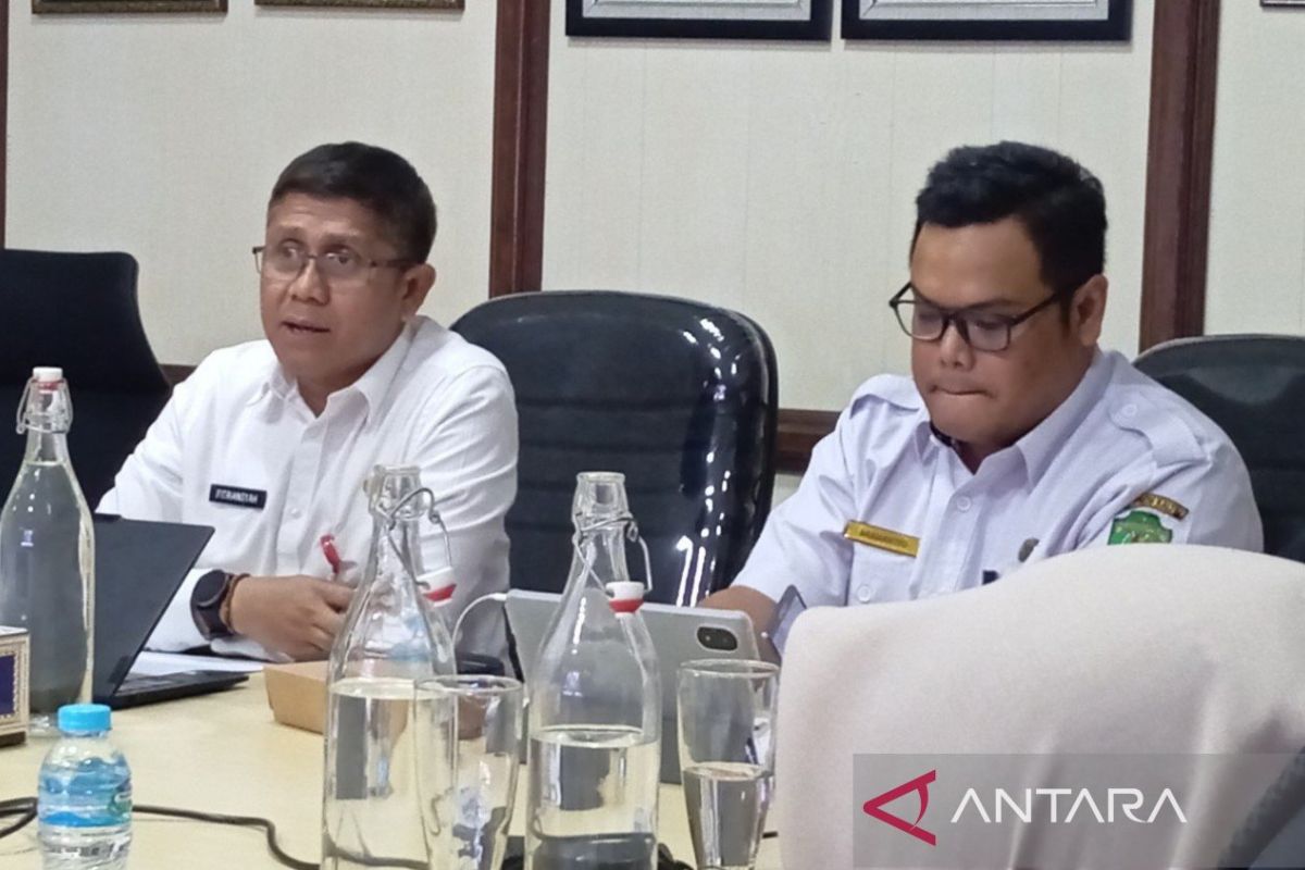 Padang lamun yang subur di perairan Kalimantan Timur, menunjukkan potensi besar sebagai penyimpan karbon biru vital dalam mitigasi perubahan iklim.