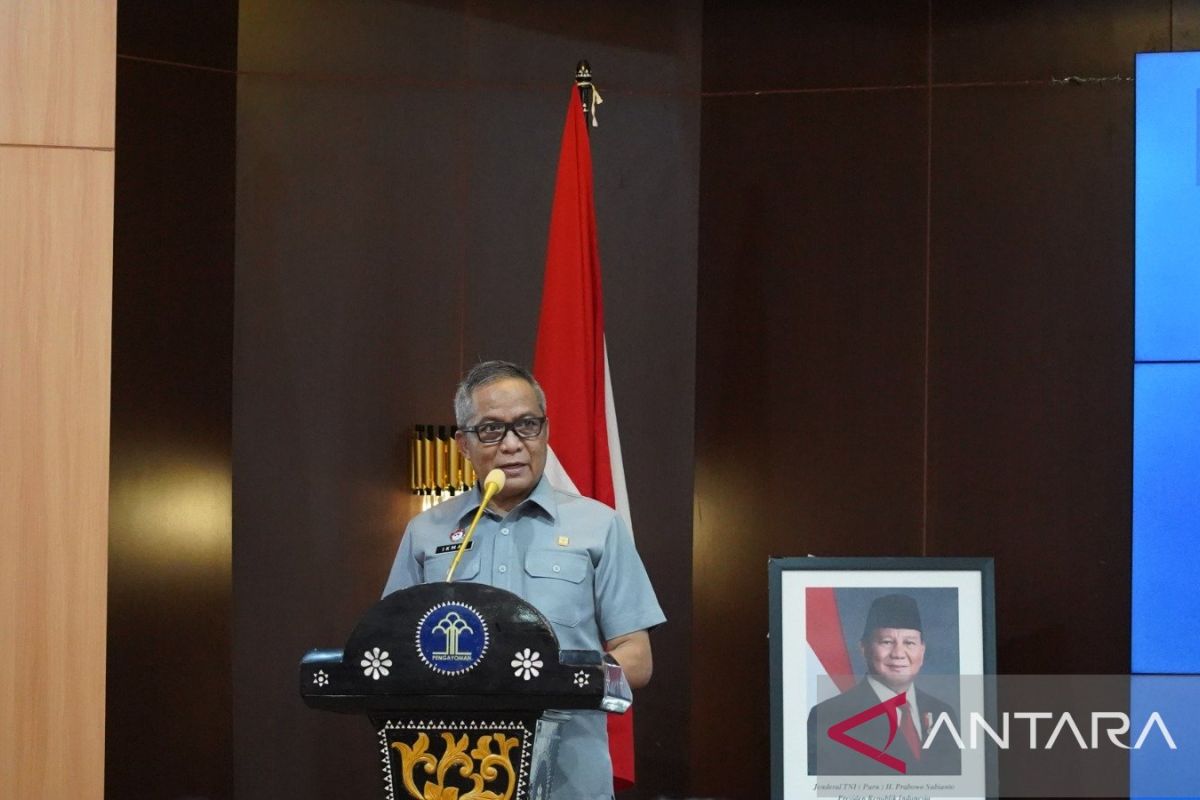 Petugas Pos Bantuan Hukum (Posbankum) melayani warga yang membutuhkan konsultasi hukum. Posbankum Kemenkumham Kaltim memfasilitasi ribuan permohonan layanan setiap tahun untuk memastikan akses keadilan merata hingga tahun 2026.