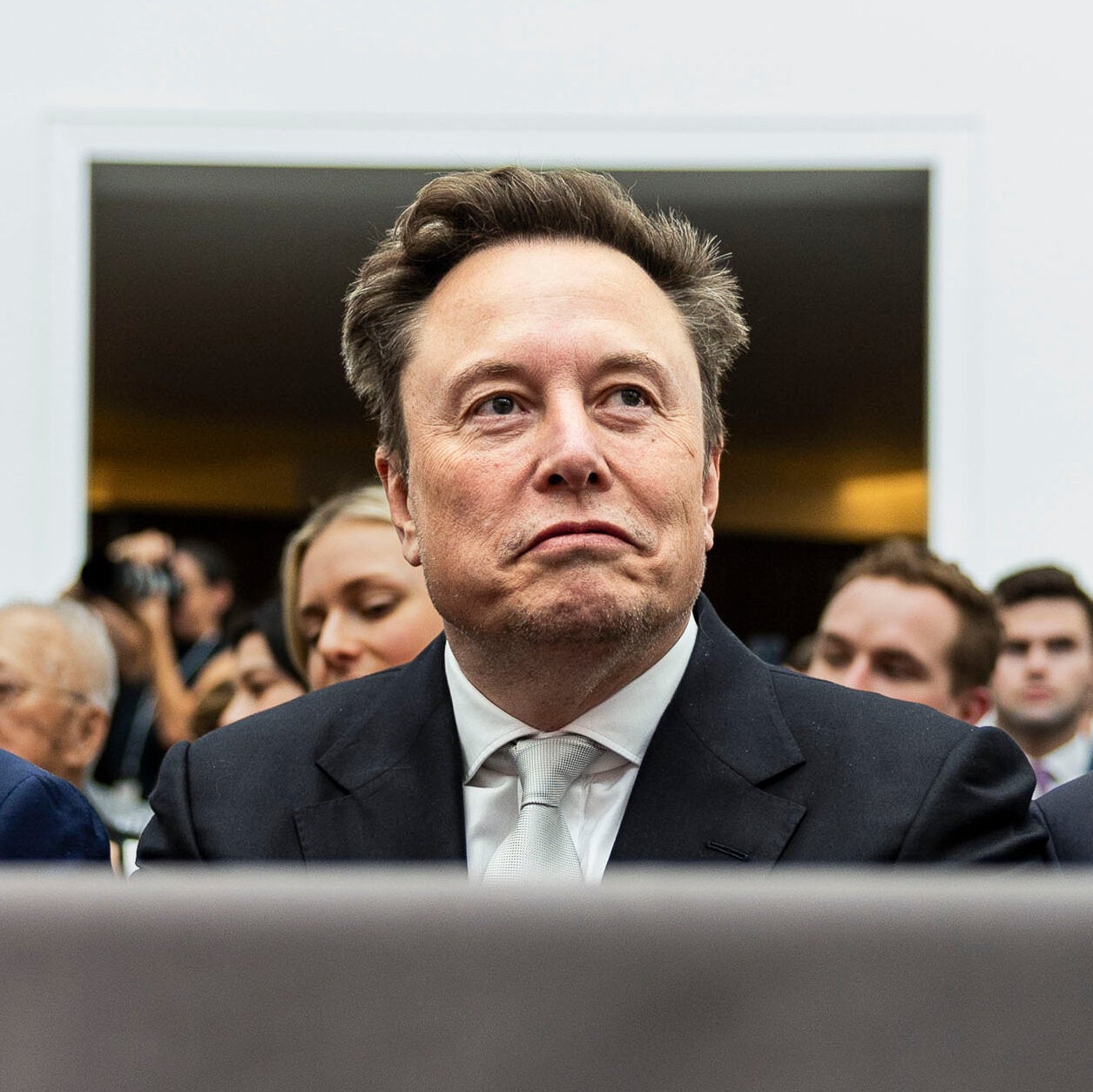 Miliarder Elon Musk, CEO Tesla dan SpaceX, kini menjadi donor politik individu terbesar dalam sejarah pemilu sela AS, menyumbangkan $276 juta untuk Partai Republik.