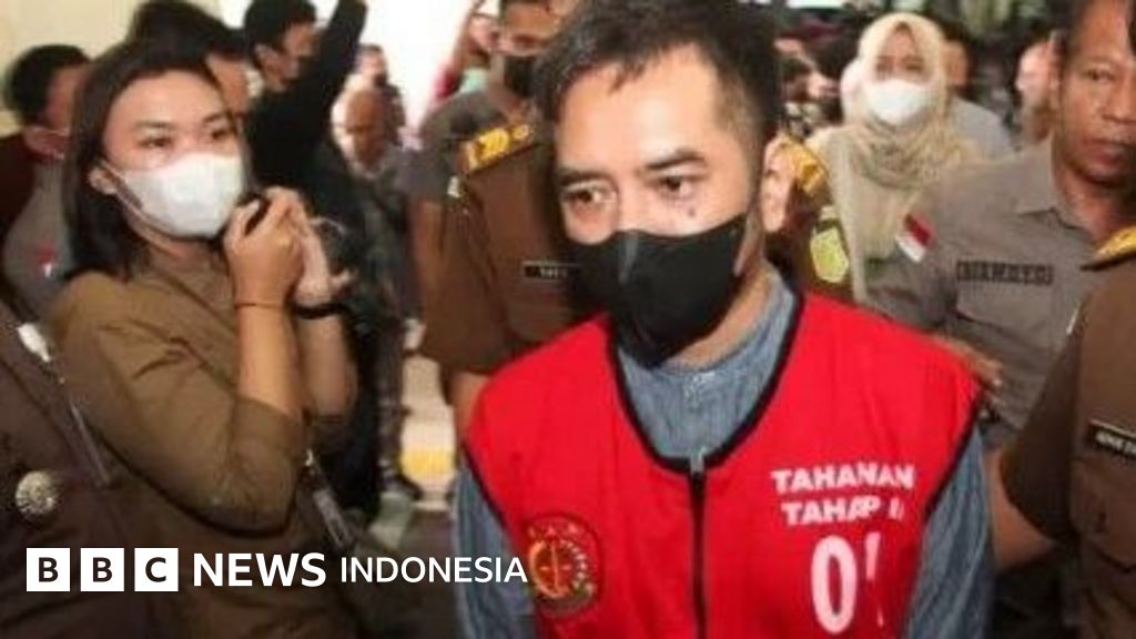 Mochamad Subchi Azal Tsani alias Bechi, terpidana kasus kekerasan seksual, harus kembali menjalani sisa masa hukumannya setelah pembebasan bersyaratnya dicabut oleh Kementerian Imigrasi dan Pemasyarakatan.