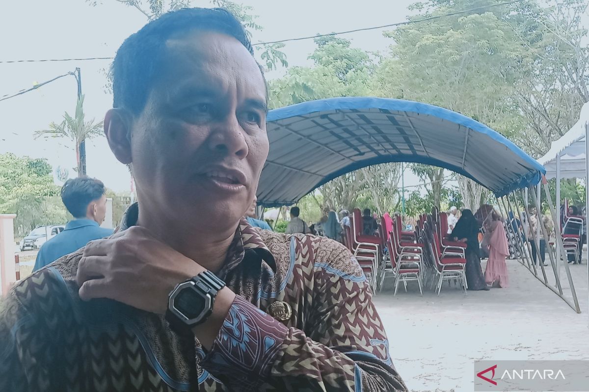 Ilustrasi persiapan dokumen pengangkatan pegawai pemerintah dengan perjanjian kerja (PPPK) paruh waktu di kantor pemerintah daerah.