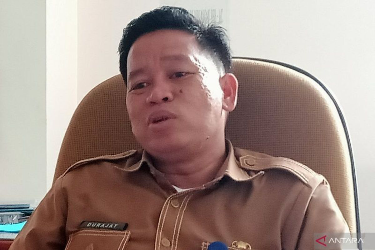 Sejumlah siswa beraktivitas di lingkungan sekolah modern yang representatif, menggambarkan visi Sekolah Nasional Terintegrasi (SNT) yang akan dibangun untuk meningkatkan mutu pendidikan.