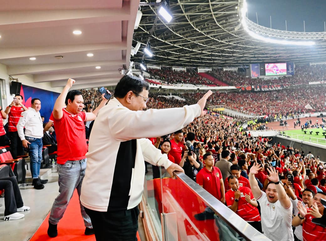 Para punggawa Tim Nasional Indonesia merayakan gelar juara perdana FIFA ASEAN Cup 2026 setelah menumbangkan Thailand di Stadion Utama Gelora Bung Karno, Senin (5/10). Presiden Prabowo Subianto turut menyaksikan momen bersejarah ini.