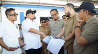 Wakil Ketua Komisi VI DPR Andre Rosiade dan Kepala BP BUMN Donny Oskaria meninjau langsung kondisi Pelabuhan Muaro untuk mematangkan rencana revitalisasi dan pengembangan.