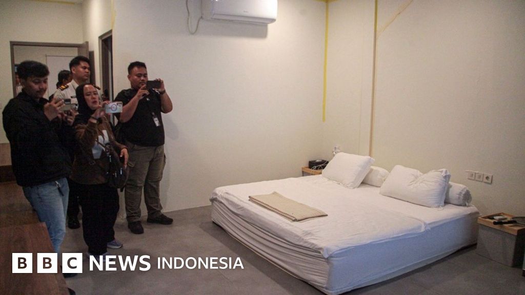Fasilitas mewah tidak semestinya ditemukan di area Lapas, memicu pemecatan Kalapas dan sanksi bagi belasan pegawai.