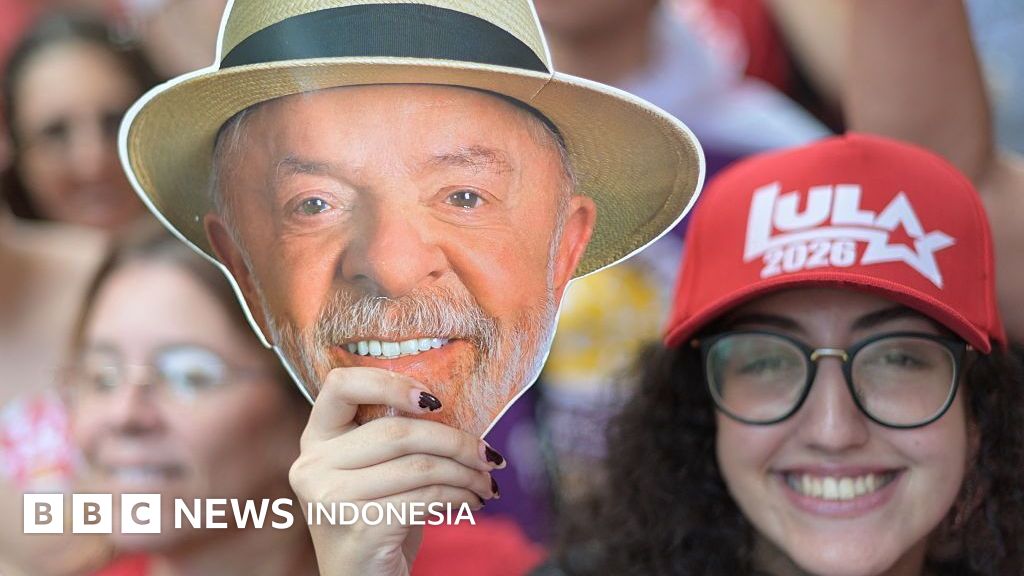 Luiz Inácio Lula da Silva merayakan kemenangannya sebagai Presiden Brasil, sebuah pencapaian yang didukung kuat oleh strategi kampanye digital berbasis WhatsApp.