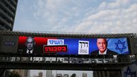 Perdana Menteri Israel Benjamin Netanyahu dalam kampanye jelang pemilihan umum yang sengit, di tengah meningkatnya tensi politik di negara tersebut.