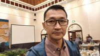 Tim penyidik KPK saat melakukan penggeledahan atau pengamanan dalam sebuah operasi tangkap tangan (ilustrasi). Dalam OTT terbaru, KPK menyita Rp1,4 miliar dan emas batangan dari Sestama BNPB.