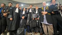 Pakar Hukum Tata Negara Denny Indrayana saat menyampaikan pandangannya mengenai putusan Mahkamah Konstitusi dan implikasinya terhadap DPR serta Gibran Rakabuming Raka.
