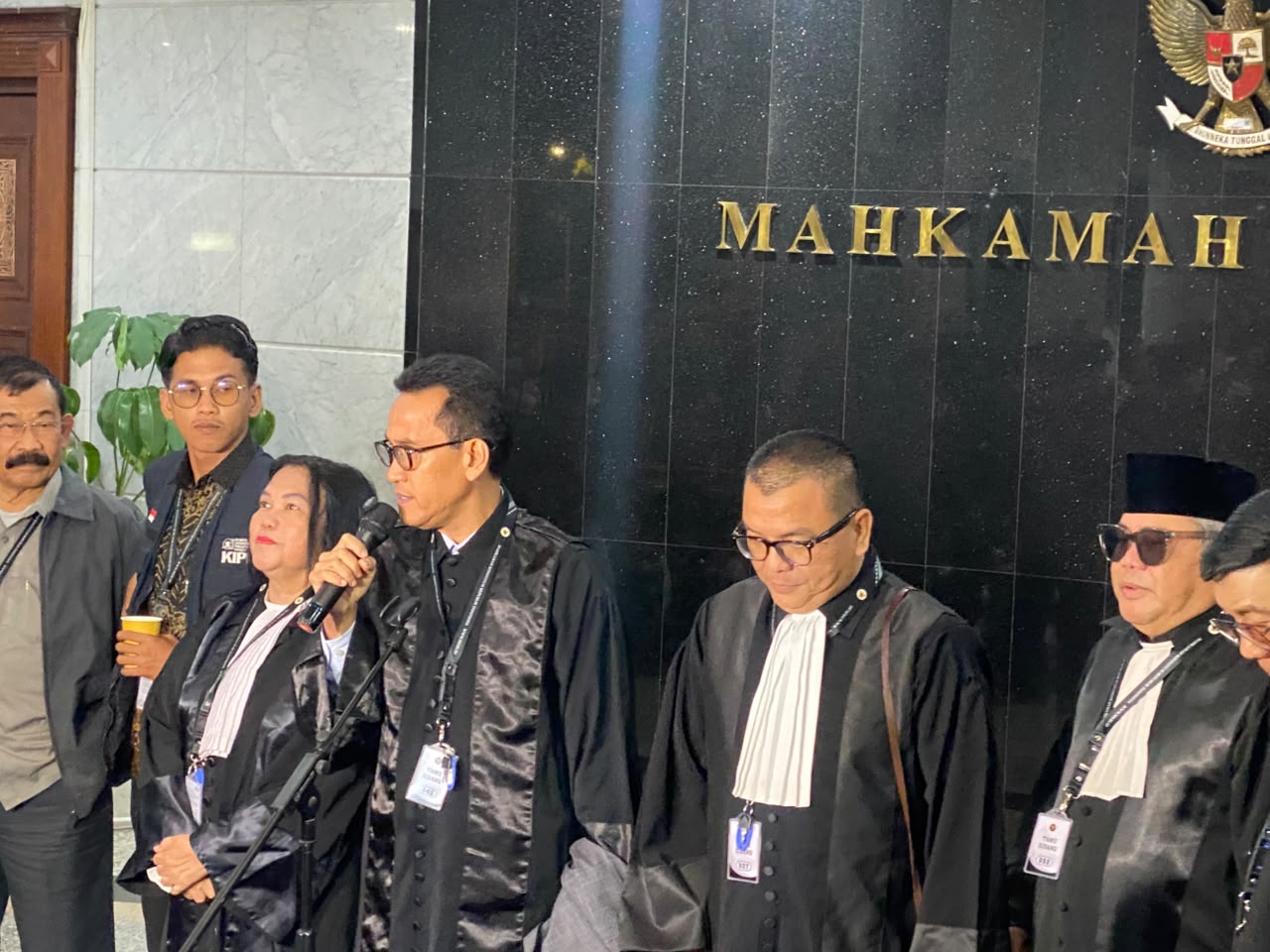 Denny Indrayana, salah satu pemohon PHPU Pilpres 2024, meyakini putusan Mahkamah Konstitusi tidak akan bulat.
