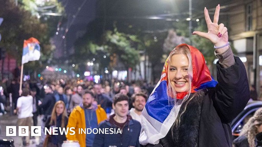 Aktivis mahasiswa Serbia berdemonstrasi di jalanan, menjadi simbol perlawanan yang akhirnya mengantarkan pada kekalahan pemimpin veteran dalam pemilu bersejarah.