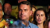 Mantan Presiden Luiz Inácio Lula da Silva dan petahana Jair Bolsonaro bersiap untuk putaran kedua yang sengit setelah Pilpres Brasil 2022 berakhir tanpa pemenang langsung.
