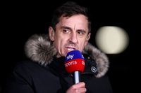 Lisandro Martinez, bek Manchester United, dilaporkan menyampaikan kekecewaan atas kebijakan transfer klub. Sorotan tajam kini mengarah pada Direktur Olahraga Jason Wilcox dan implikasi bagi masa depan tim.