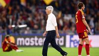 Pelatih AS Roma Gian Piero Gasperini tampak kecewa berat usai timnya menelan kekalahan dramatis dari Real Madrid di Liga Champions setelah sempat unggul.