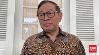 Seorang pejabat tinggi memaparkan strategi transportasi publik yang terintegrasi, Transjakarta, LRT, dan Jaklingko, sebagai kunci mengatasi kemacetan di metropolitan ini.