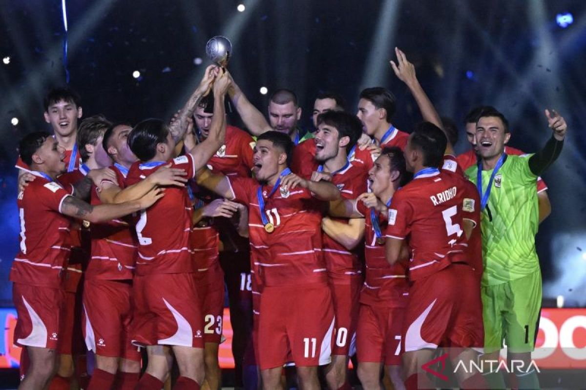 Calvin Verdonk beraksi dalam seragam Timnas Indonesia, memberikan arahan dan kontribusi vital di lini pertahanan. Harapannya, semangat juara akan terus membara hingga Piala Asia 2027.