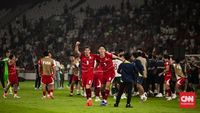 Para pemain Timnas Indonesia merayakan kelolosan ke final Piala AFF 2026, berbagi sukacita melalui panggilan video dengan Jay Idzes.