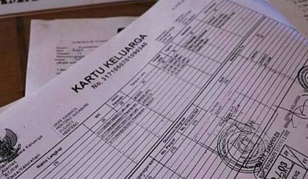 Warga negara kini dapat dengan mudah mengunduh dan mencetak Kartu Keluarga (KK) secara mandiri melalui aplikasi atau portal resmi pemerintah, menandai era baru efisiensi layanan kependudukan.