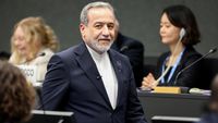 Kapal tanker melintasi Selat Hormuz, jalur vital distribusi minyak dunia yang kini menjadi fokus peringatan diplomat senior Iran mengenai stabilitas regional dan keamanan maritim.