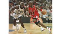 Jersey Michael Jordan dari Final NBA 1998 yang memecahkan rekor sebagai memorabilia bola basket termahal di dunia.