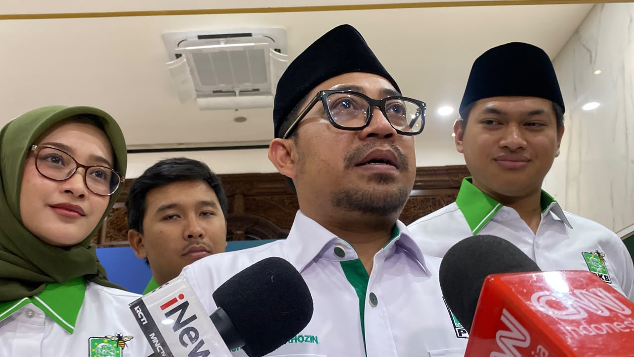 Ketua Umum PKB, Muhaimin Iskandar, dan para petinggi partai dalam salah satu acara resmi. PKB tengah menimbang sikap terkait wacana pemakzulan Wakil Presiden Gibran Rakabuming Raka sambil menunggu salinan putusan lengkap Mahkamah Konstitusi.