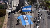 Jersei raksasa 'GRACIAS 10' dibentangkan di Monumen Bendera Nasional, Argentina, sebagai penghormatan kepada Lionel Messi.
