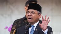 Menteri Keuangan Suahasil Nazara saat memberikan keterangan pers terkait kondisi APBN dan tantangan fiskal terkini. Realisasi defisit APBN hingga September mencapai Rp 319 triliun.