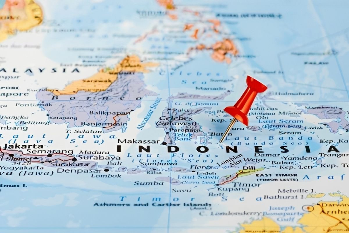 Ilustrasi peta kepulauan Indonesia menunjukkan wilayah yang dahulu dikenal sebagai 'Kepulauan Hindia' dan di mana Walisongo menyebarkan agama Islam. Kedua unsur ini memiliki sejarah yang kaya namun terpisah.