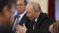 Presiden Rusia Vladimir Putin dalam sebuah forum diplomatik, menunjukkan perannya yang semakin aktif di kancah global, terutama dalam upaya mediasi konflik internasional.