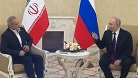 Presiden Rusia Vladimir Putin dalam sebuah forum diplomatik, menyoroti upaya Rusia memperluas pengaruh di Timur Tengah di tengah ketegangan geopolitik.