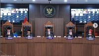 DKPP memulai pemeriksaan atas aduan dugaan pelanggaran etik KPU terkait verifikasi syarat calon wakil presiden, menyusul putusan kontroversial Mahkamah Konstitusi.