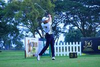 Para pemimpin industri dan eksekutif perusahaan berinteraksi di Royale Jakarta Golf Club, menciptakan jejaring strategis di luar forum bisnis formal.